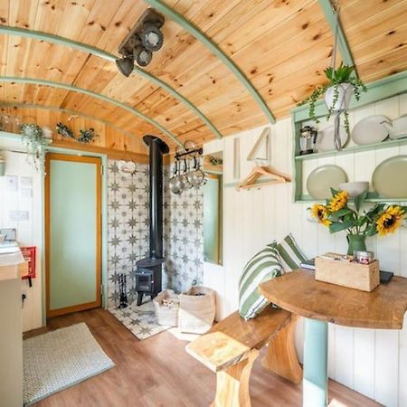 Spinney Retreats - 2 X Unique Shepherds Huts Dog Friendly 北安普敦 外观 照片