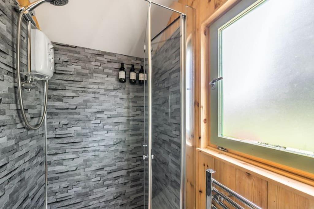Spinney Retreats - 2 X Unique Shepherds Huts Dog Friendly 北安普敦 外观 照片