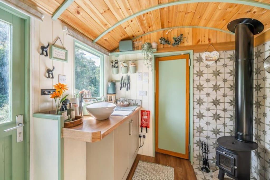 Spinney Retreats - 2 X Unique Shepherds Huts Dog Friendly 北安普敦 外观 照片