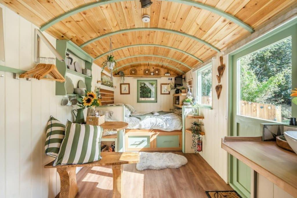 Spinney Retreats - 2 X Unique Shepherds Huts Dog Friendly 北安普敦 外观 照片