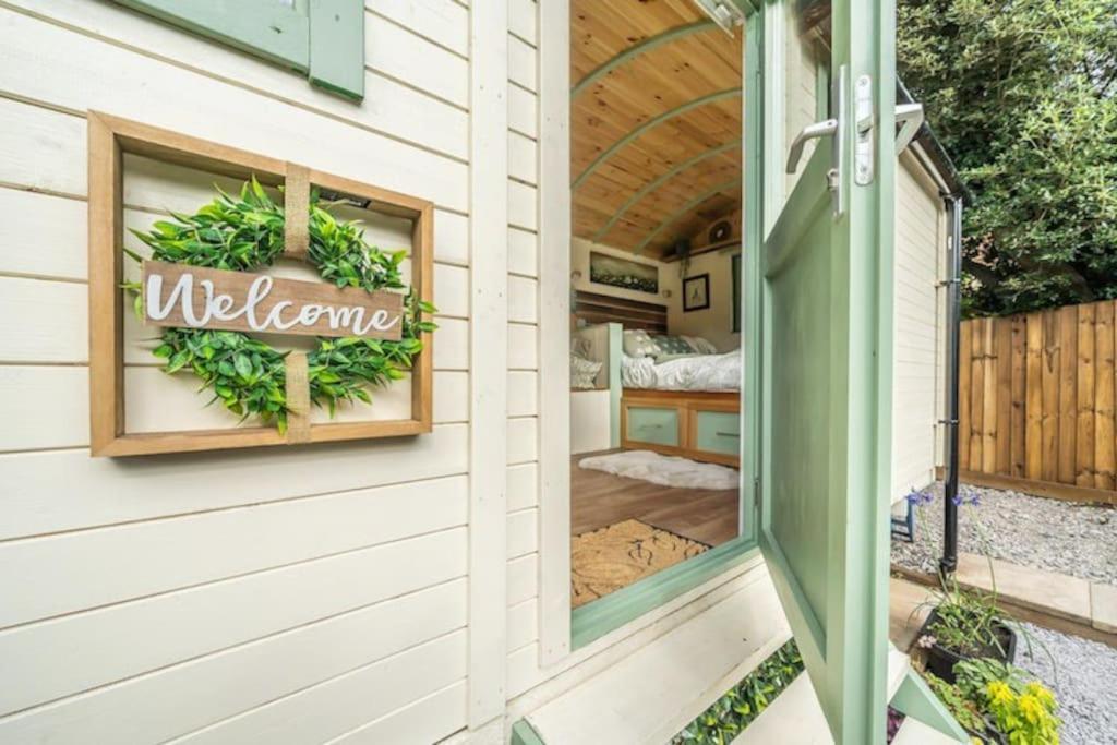 Spinney Retreats - 2 X Unique Shepherds Huts Dog Friendly 北安普敦 外观 照片