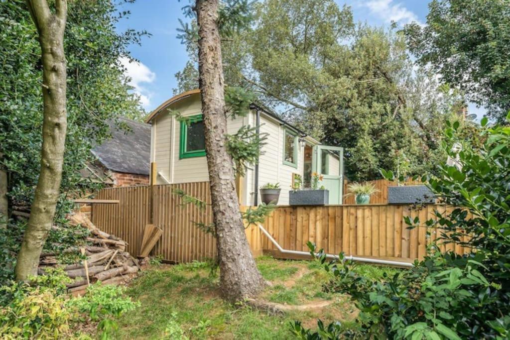 Spinney Retreats - 2 X Unique Shepherds Huts Dog Friendly 北安普敦 外观 照片