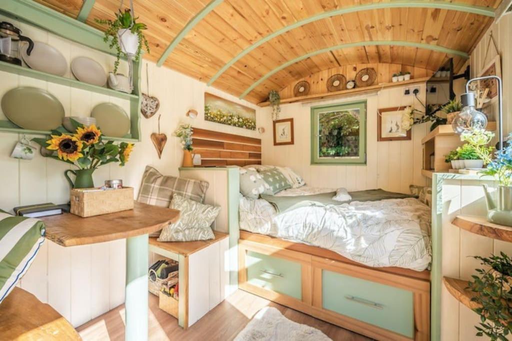 Spinney Retreats - 2 X Unique Shepherds Huts Dog Friendly 北安普敦 外观 照片