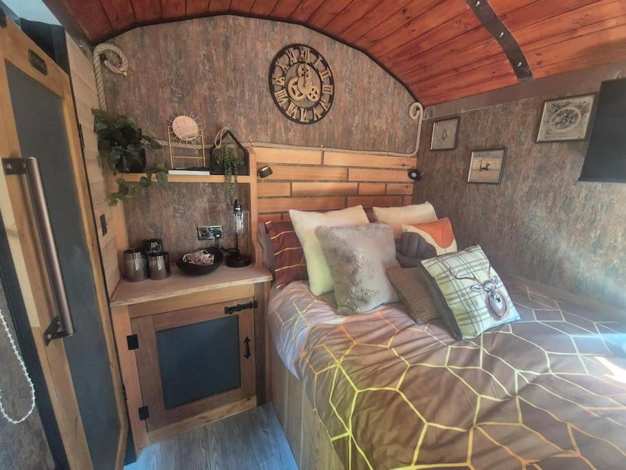 Spinney Retreats - 2 X Unique Shepherds Huts Dog Friendly 北安普敦 外观 照片